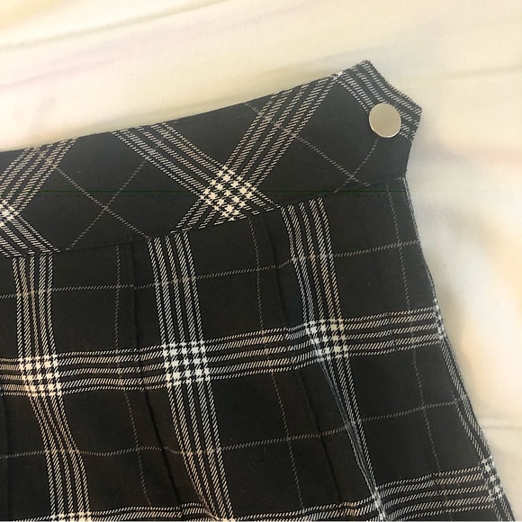 Pleated Skirt - Picture 3 of 4